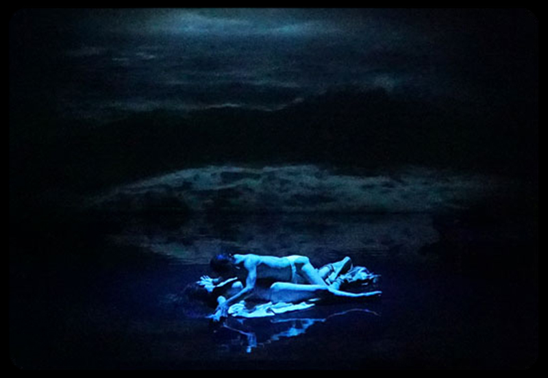 Sleeping, une pièce de la compagnie Wild the Donkey, le Théâtre Monfort,  création vidéo de Sébastien Sidaner.